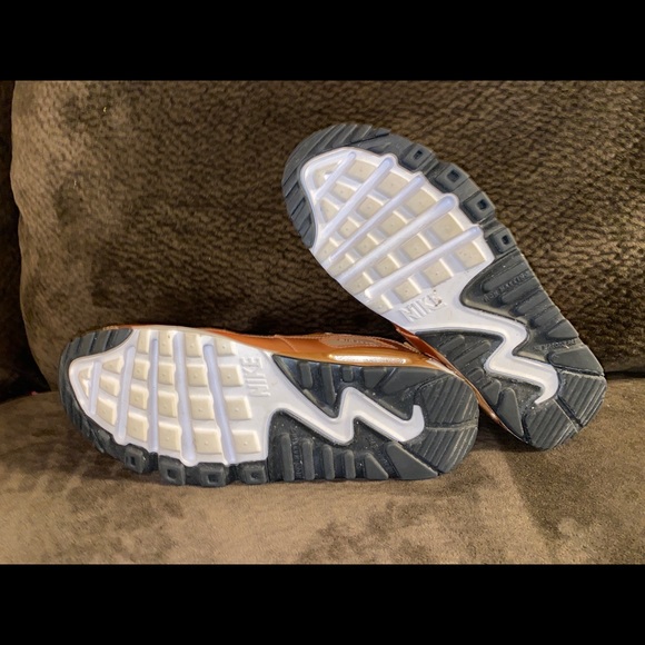 Rose Gold Nike Air Max 8 Women’s - Picture 3 of 3